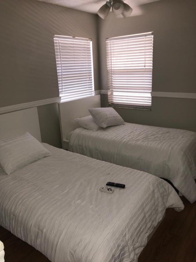 Villa Cheerful 3 Bed House In A Cul- De-Sac! Tampa Esterno foto
