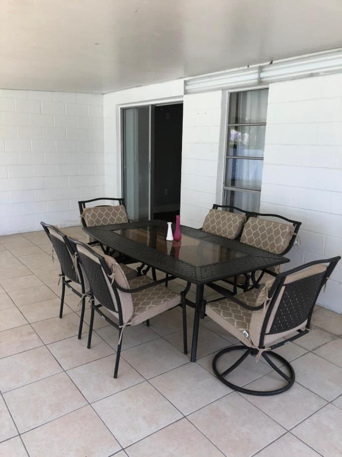Villa Cheerful 3 Bed House In A Cul- De-Sac! Tampa Esterno foto